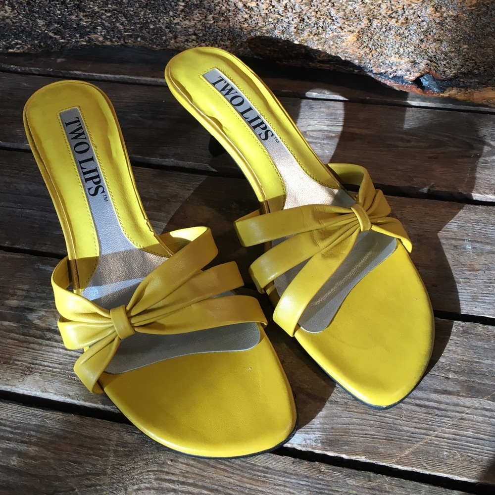 Two Lips Yellow Leather Shoes
